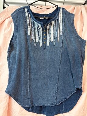 We the Free sleeveless top, size small. Super cool for summer 🍾